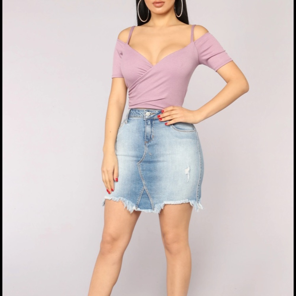 **SOLD** Lilac Cold Shoulder Top - Picture 3 of 7